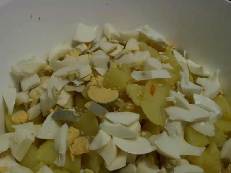Kartoffel- und Tomaten-Salat mit Thunfisch